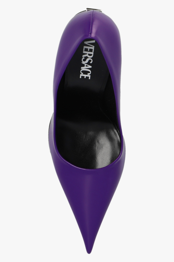 VERSACE★素敵！RUNWAY Purple PIN-POINT l Stiletto SANDAL Pin-Point leather sandals in purple - Versace | Mytheresa